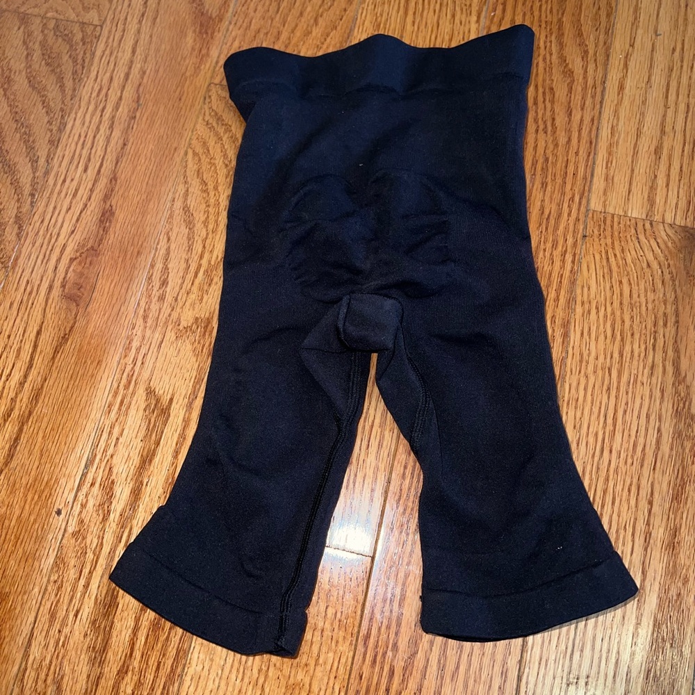 Skims Sculpting Shorts - SKIMS Seamless Mid Thigh Short - SKIMS Shapewear XS